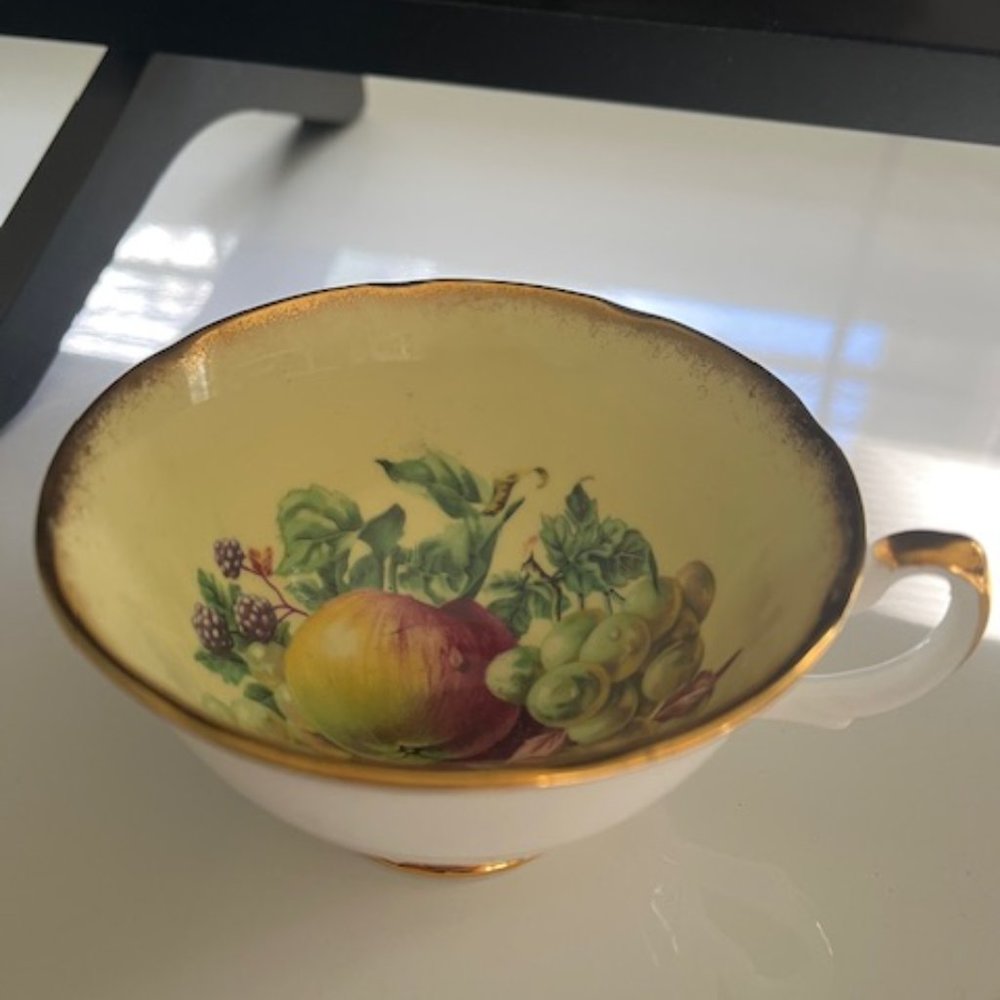 Royal Grafton Fine Bone China Teacup Apples Grapes Gold Gilt